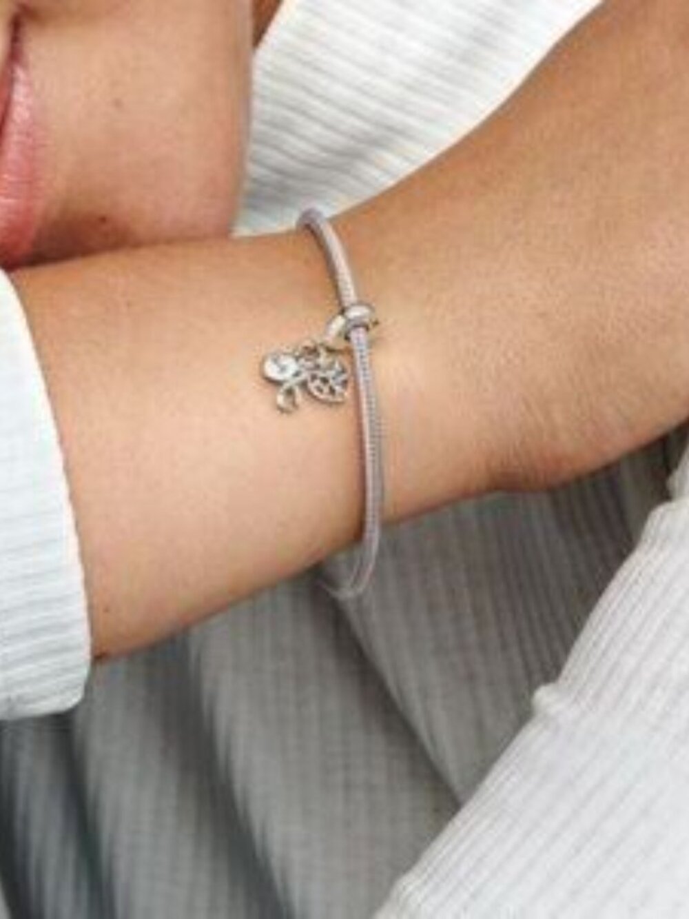 Heart & Key Dangle Charm - Picture 4 of 4